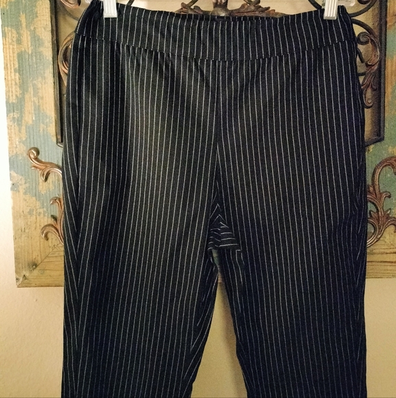 $5.00 FINAL CLEARANCE Who What Wear High-Rise Pin Stripe Skinny Leg Pants Size 6 - Picture 7 of 12